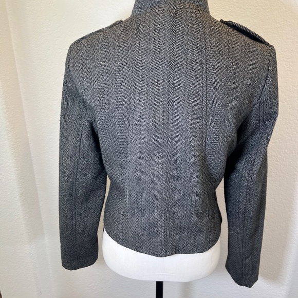 Fitted jacket sergeant pepper style tweed vibes with gorgeous button detail - Picture 10 of 17